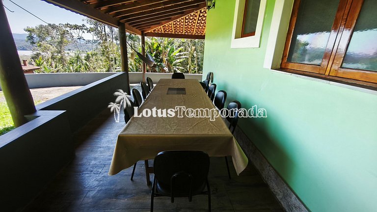 Chácara na represa com prainha, piscina e lazer LT0107