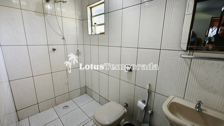Chácara na represa com prainha, piscina e lazer LT0107