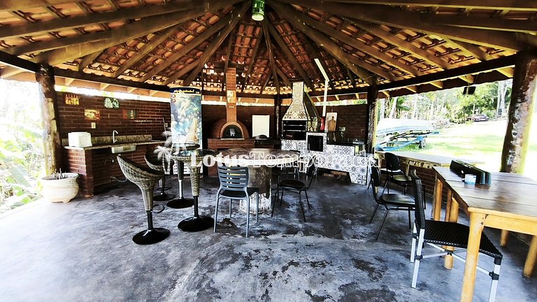 Chácara na represa com prainha, piscina e lazer LT0107