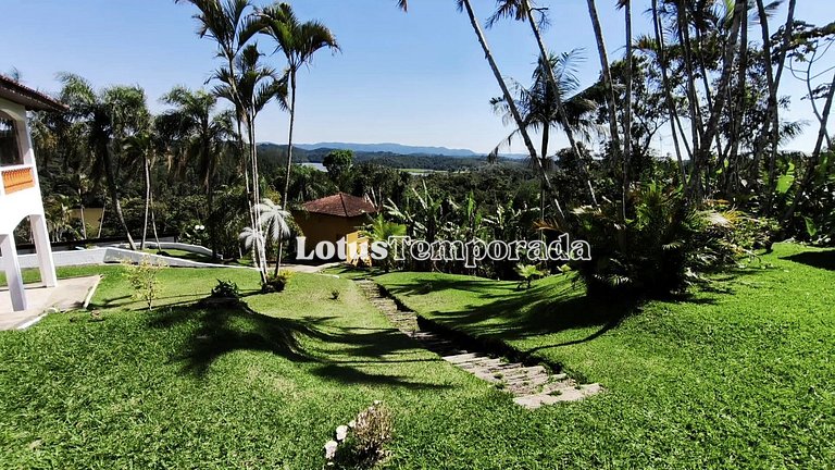 Chácara na represa com prainha, piscina e lazer LT0107