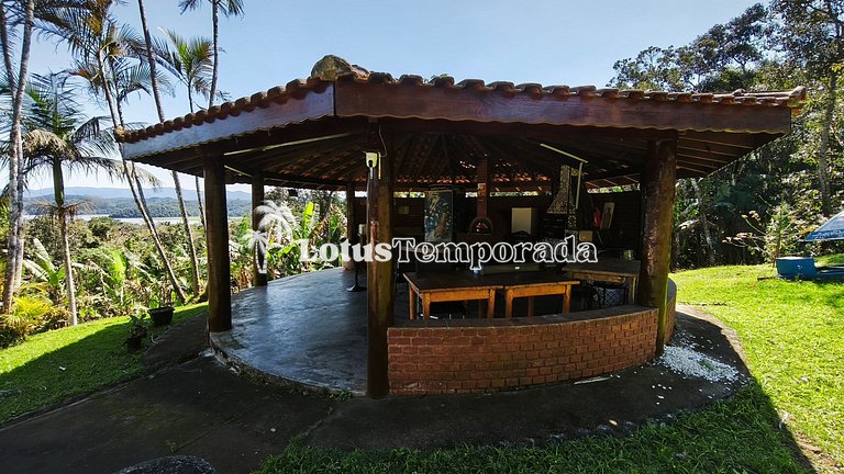 Chácara na represa com prainha, piscina e lazer LT0107