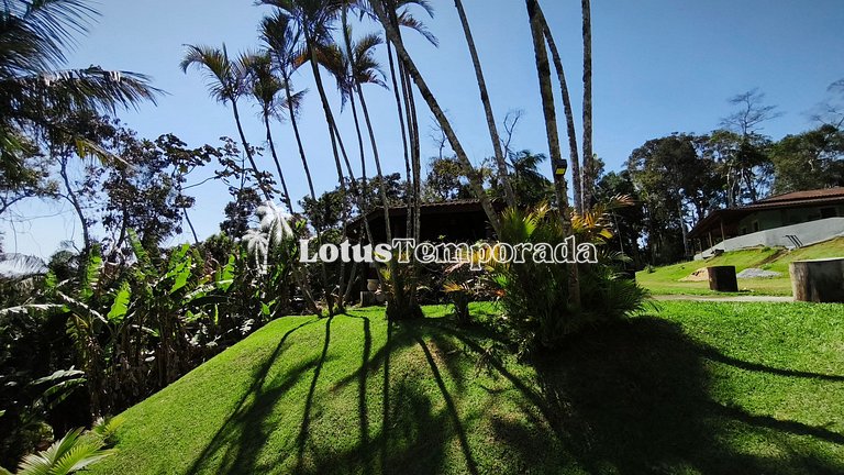 Chácara na represa com prainha, piscina e lazer LT0107