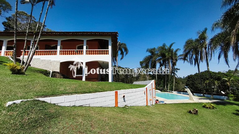 Chácara na represa com prainha, piscina e lazer LT0107