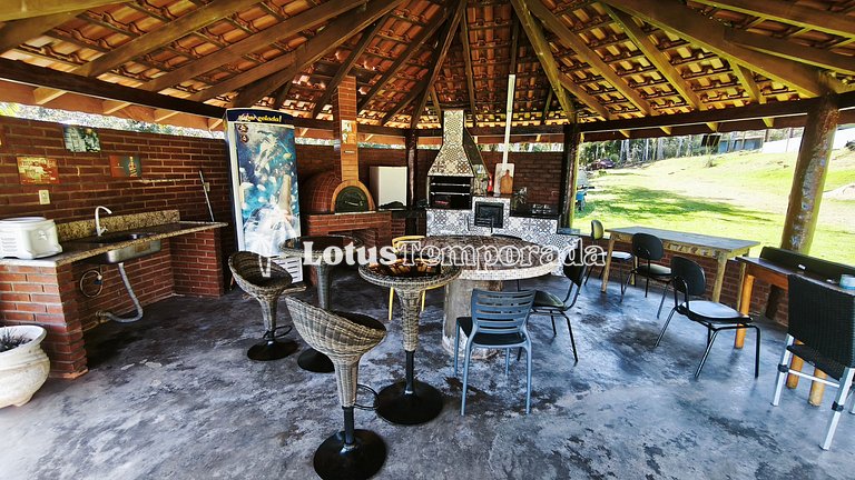 Chácara na represa com prainha, piscina e lazer LT0107