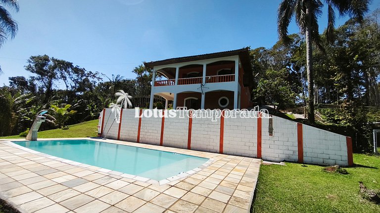 Chácara na represa com prainha, piscina e lazer LT0107