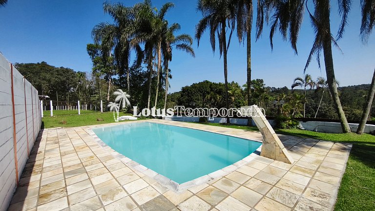 Chácara na represa com prainha, piscina e lazer LT0107