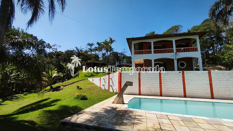 Chácara na represa com prainha, piscina e lazer LT0107
