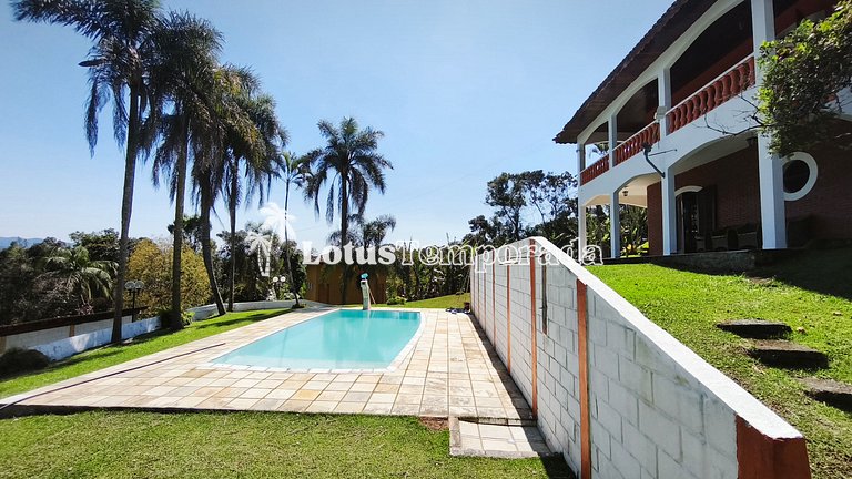 Chácara na represa com prainha, piscina e lazer LT0107