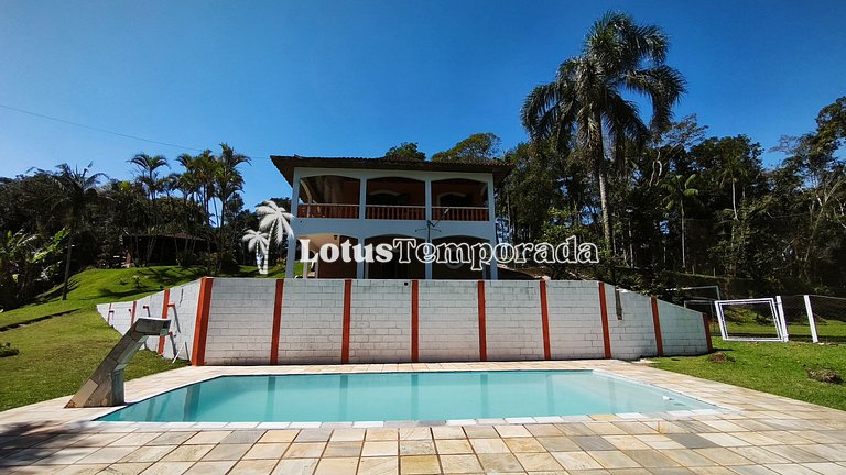 Chácara na represa com prainha, piscina e lazer LT0107