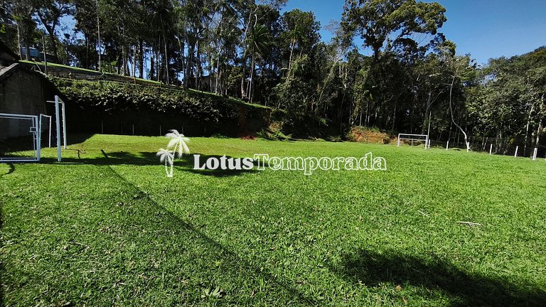 Chácara na represa com prainha, piscina e lazer LT0107