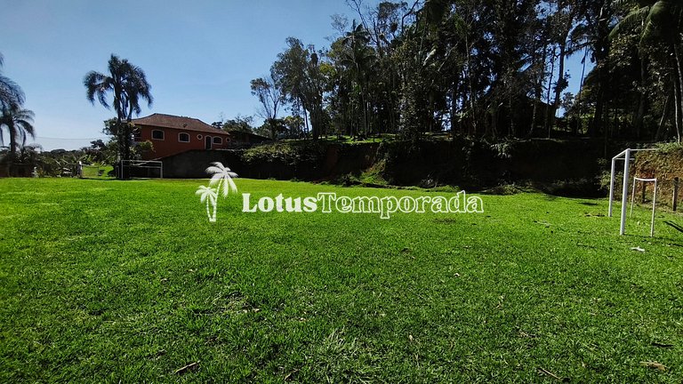 Chácara na represa com prainha, piscina e lazer LT0107
