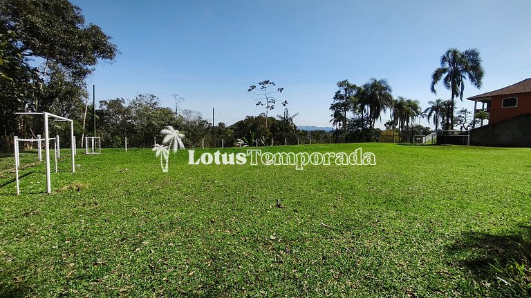 Chácara na represa com prainha, piscina e lazer LT0107