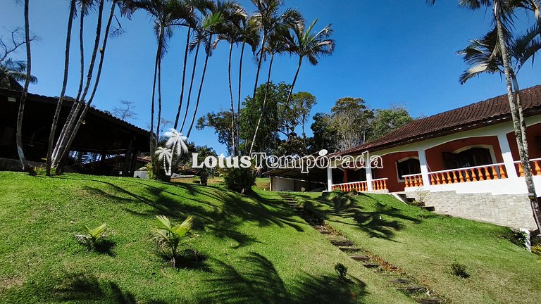 Chácara na represa com prainha, piscina e lazer LT0107