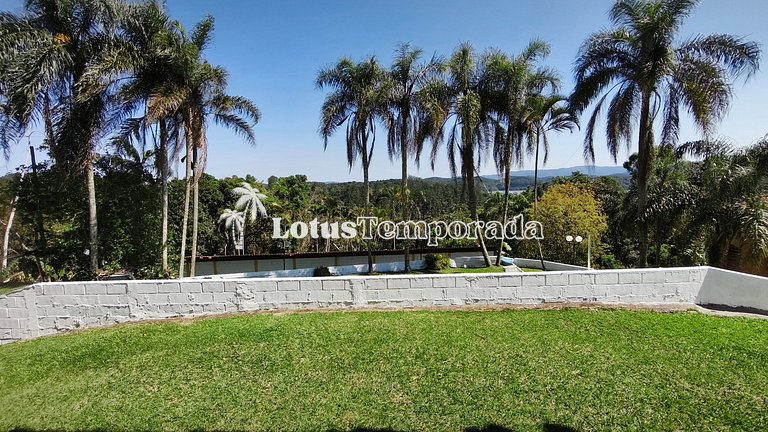 Chácara na represa com prainha, piscina e lazer LT0107