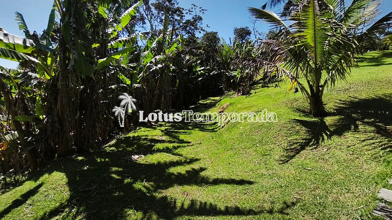 Chácara na represa com prainha, piscina e lazer LT0107