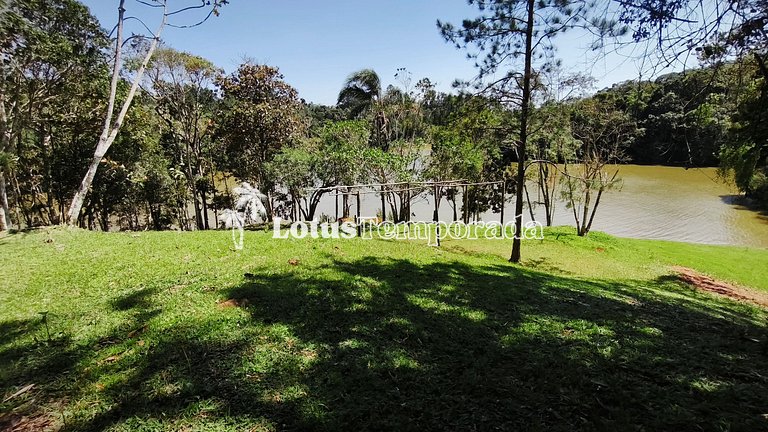 Chácara na represa com prainha, piscina e lazer LT0107
