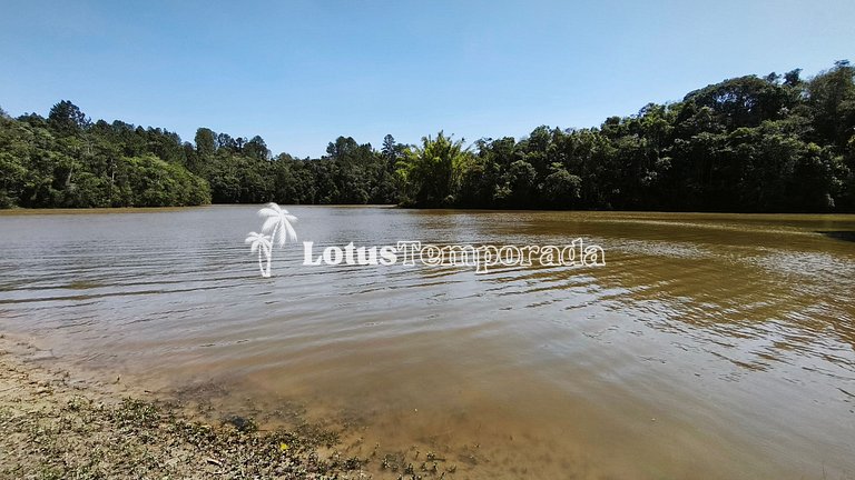 Chácara na represa com prainha, piscina e lazer LT0107