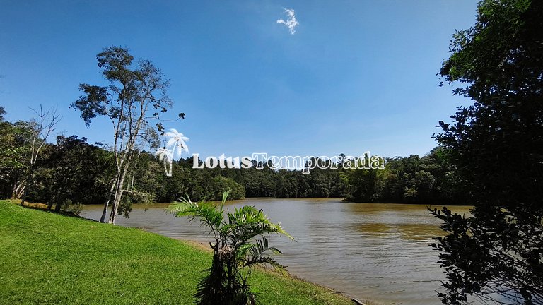 Chácara na represa com prainha, piscina e lazer LT0107