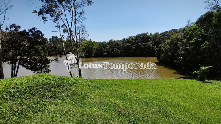 Chácara na represa com prainha, piscina e lazer LT0107