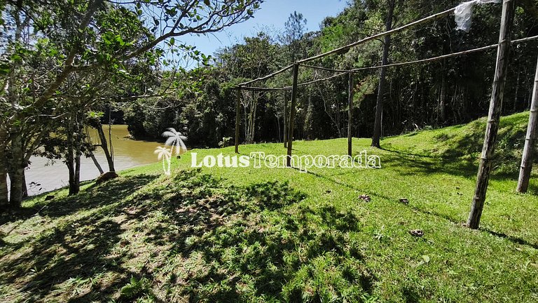 Chácara na represa com prainha, piscina e lazer LT0107