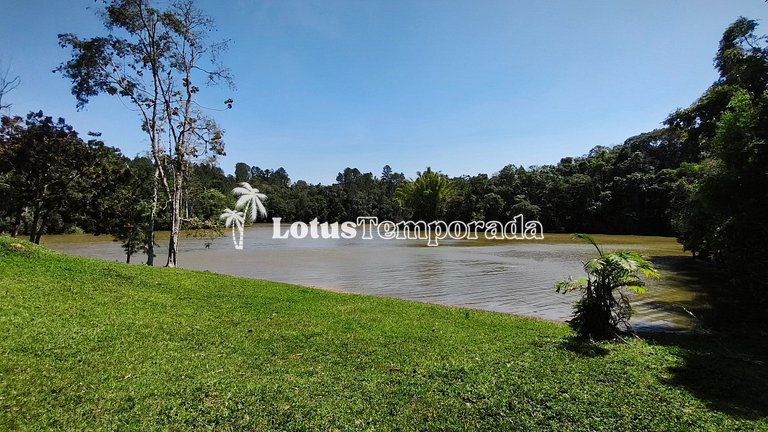 Chácara na represa com prainha, piscina e lazer LT0107