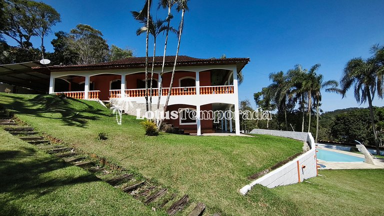 Chácara na represa com prainha, piscina e lazer LT0107